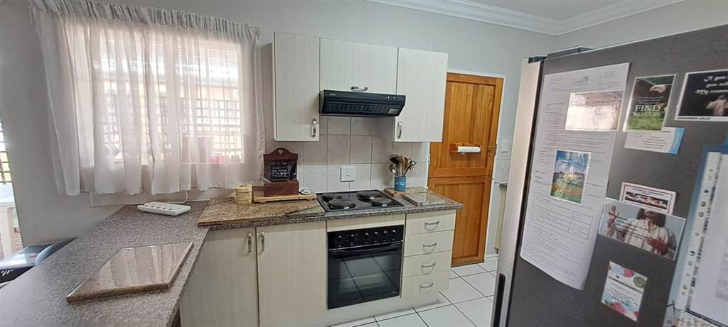 2 Bed Townhouse in Pretoria North photo number 21