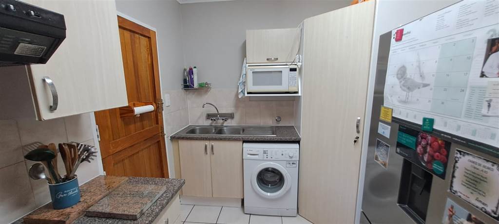 2 Bed Townhouse in Pretoria North photo number 17