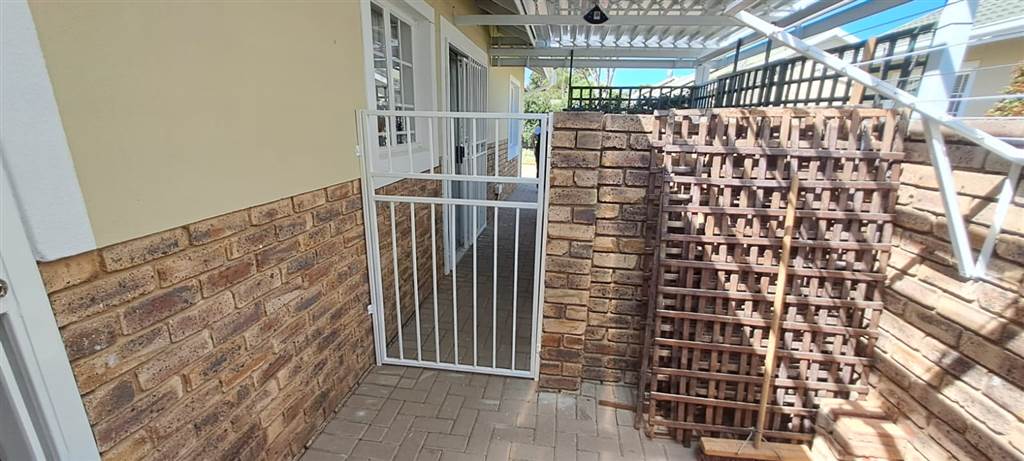 2 Bed Townhouse in Pretoria North photo number 25