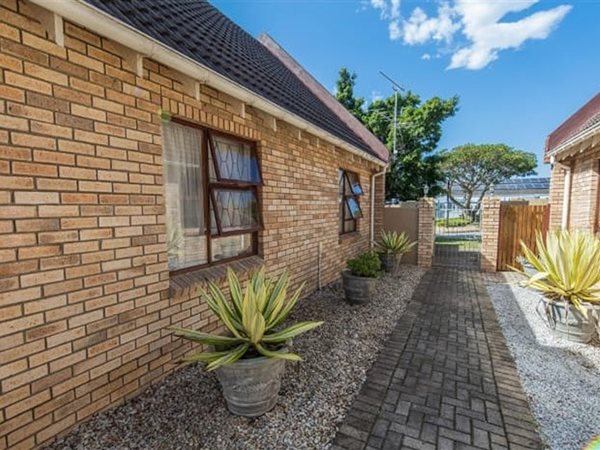 3 Bedroom Townhouse 3 Bedroom Townhouse