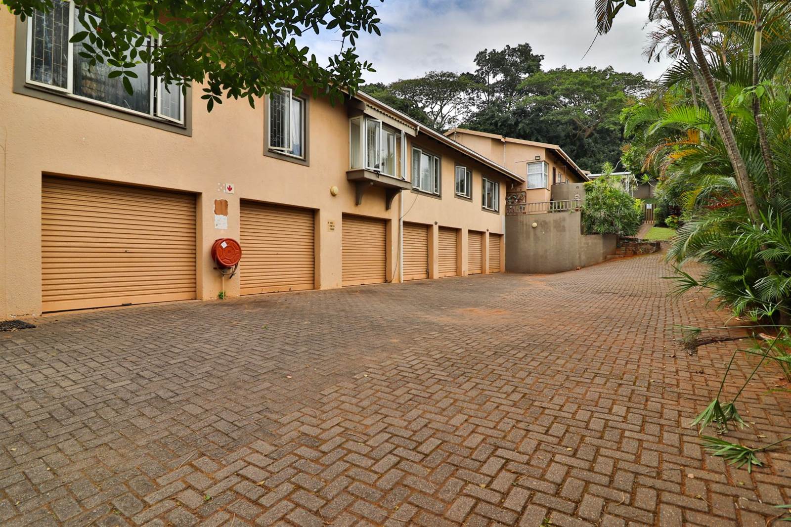 2 Bed Townhouse in Amanzimtoti photo number 24