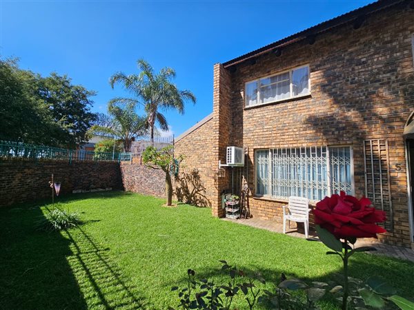 4 Bedroom Townhouse 4 Bedroom Townhouse