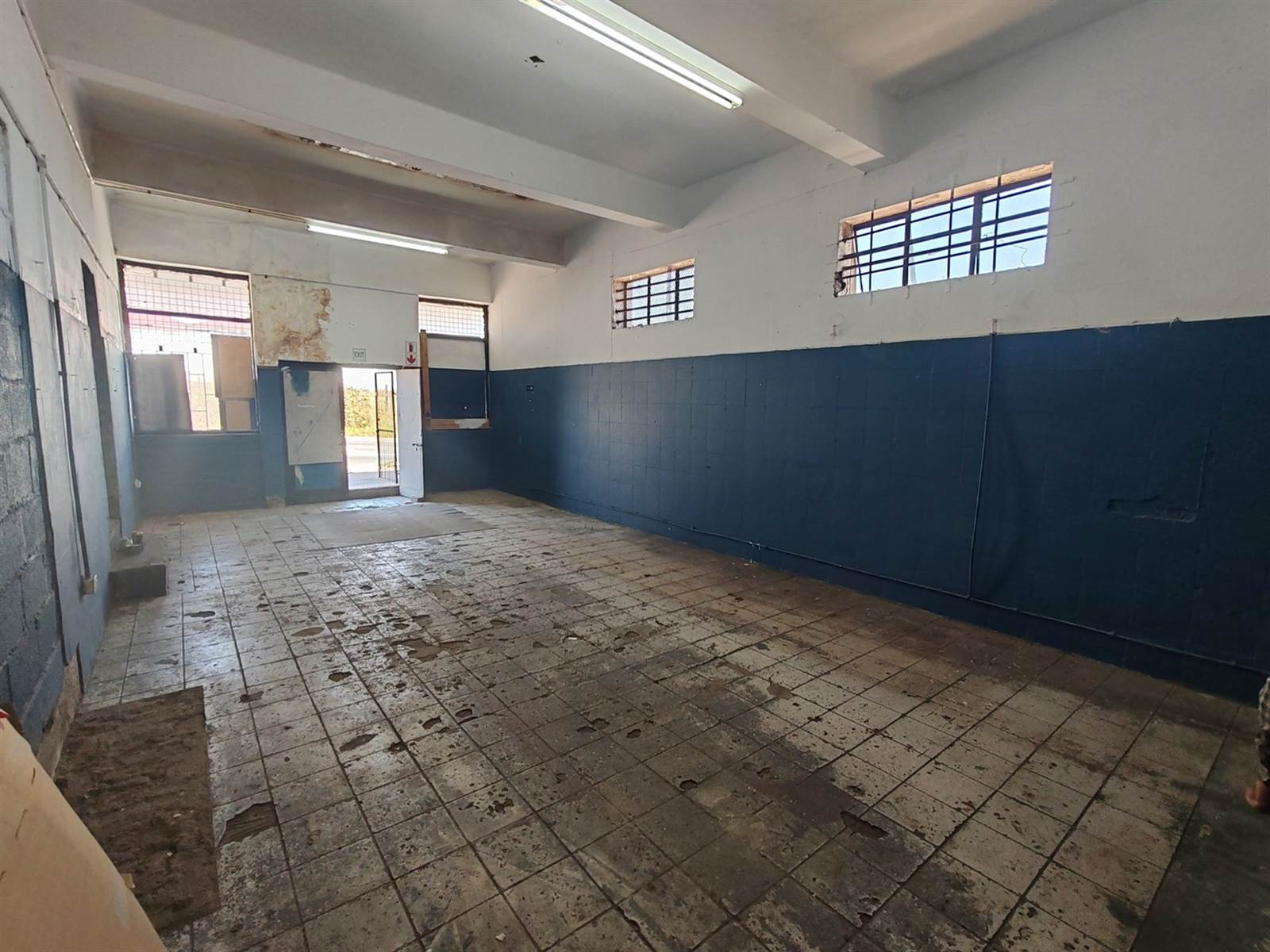 140  m² Commercial space in Uitenhage Central photo number 7