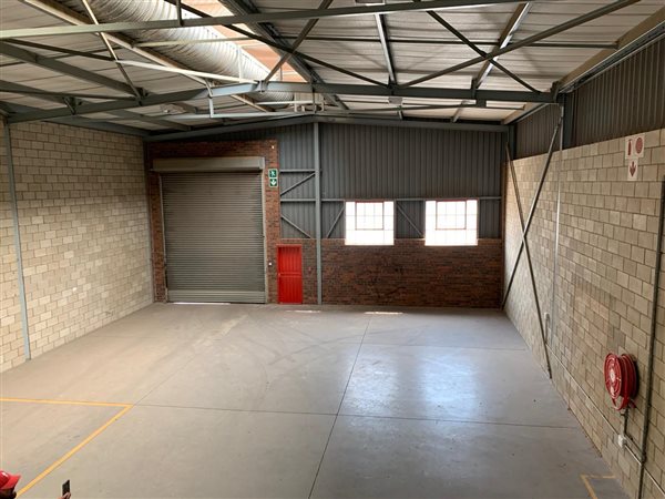 378  m² Industrial space