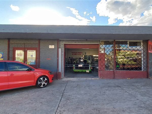 287  m² Commercial space in Uitenhage Central