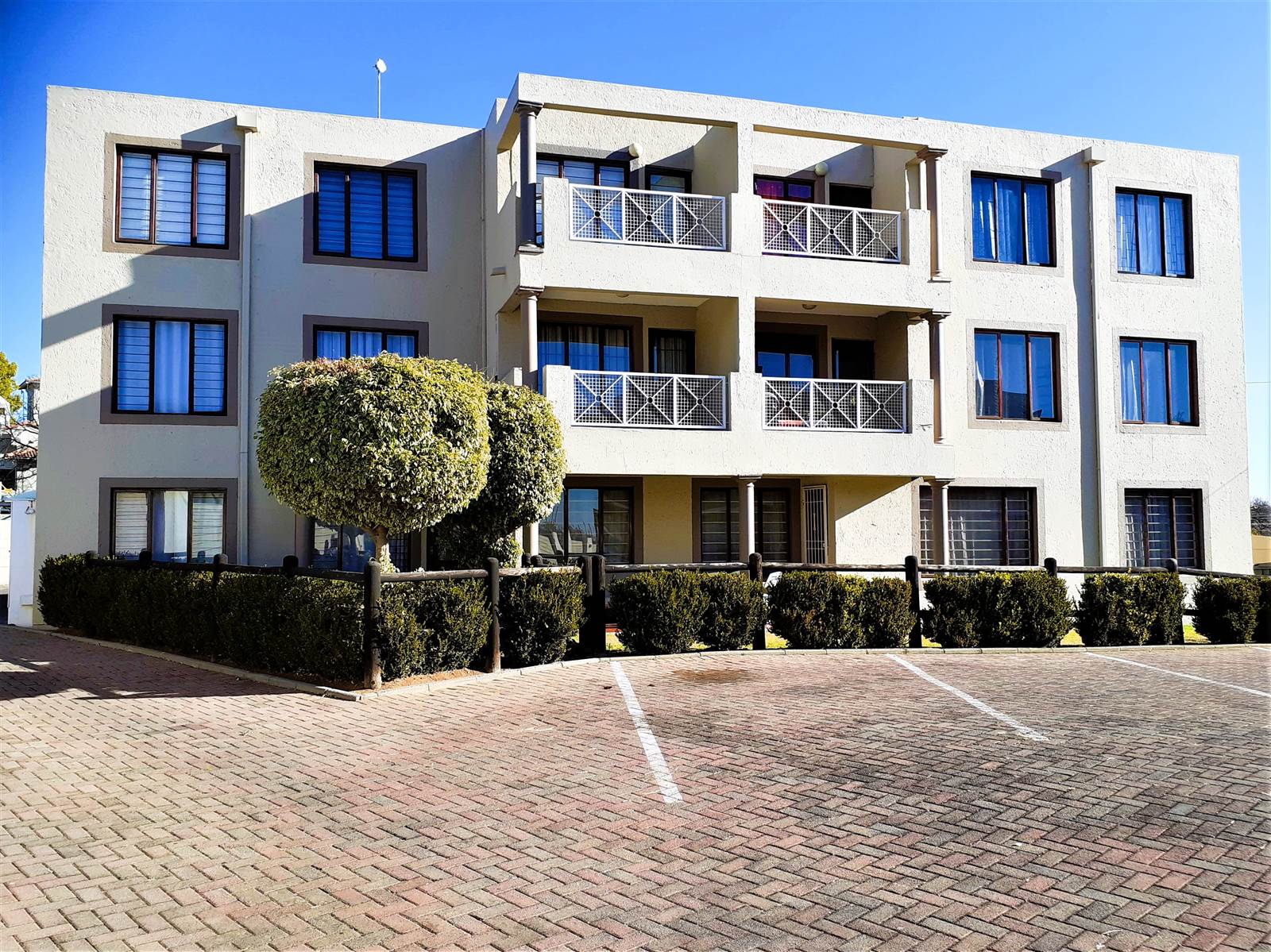 2 Bed Apartment in Craighall photo number 24