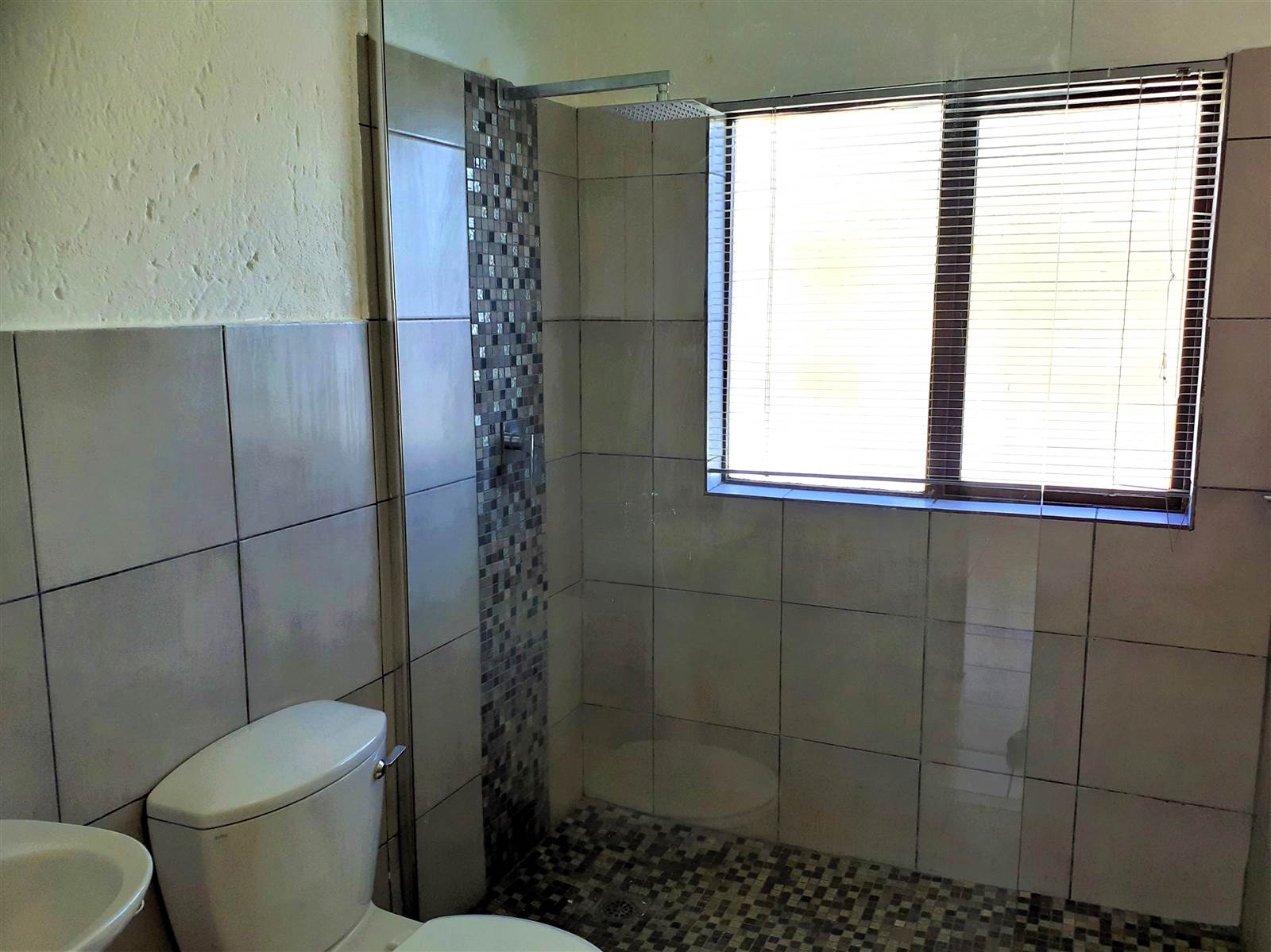 2 Bed Apartment in Craighall photo number 14