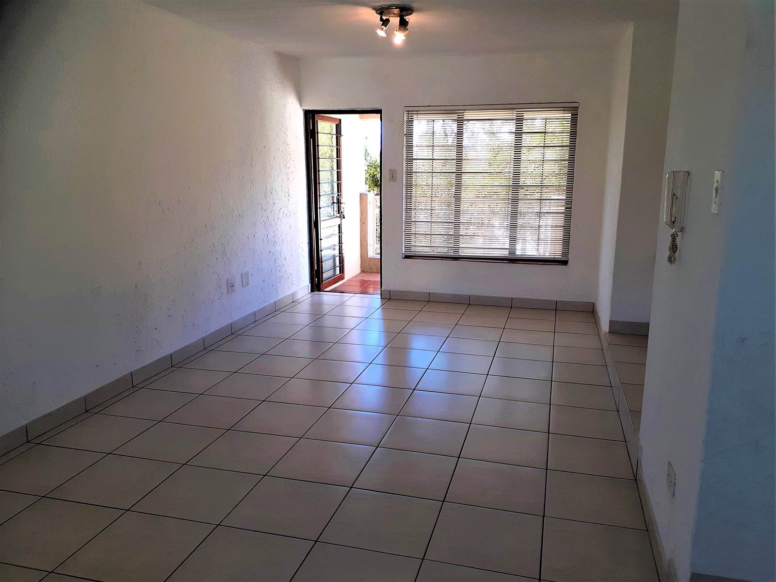 2 Bed Apartment in Craighall photo number 6