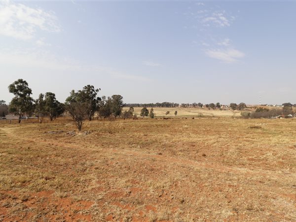 5.7 ha Land available in Visagie Park