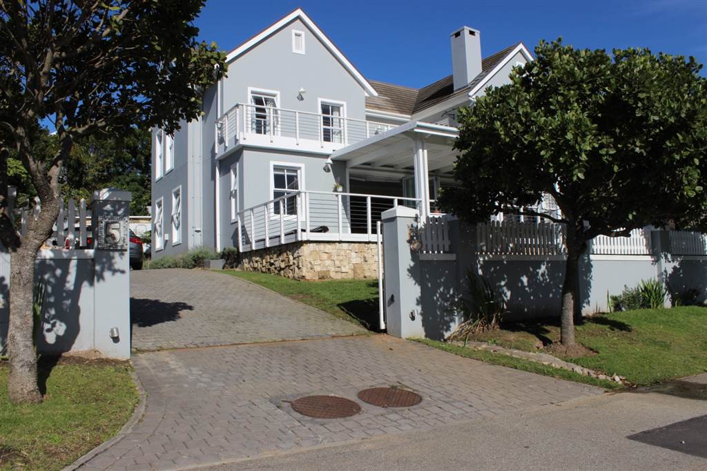 4 Bed House for sale in Kraaibosch T4200067 Private Property