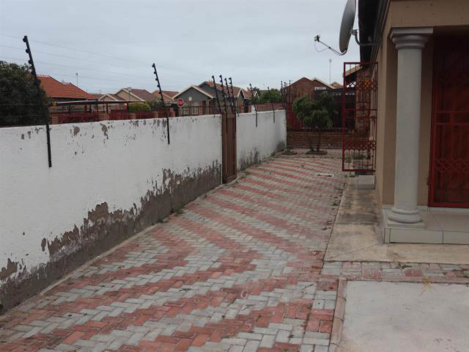 2 Bed House in Polokwane Central photo number 2