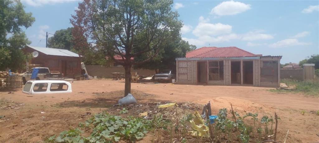 1000 m² Land available in Lethlabile photo number 4
