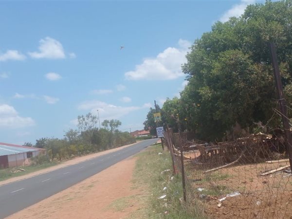 1000 m² Land available in Lethlabile