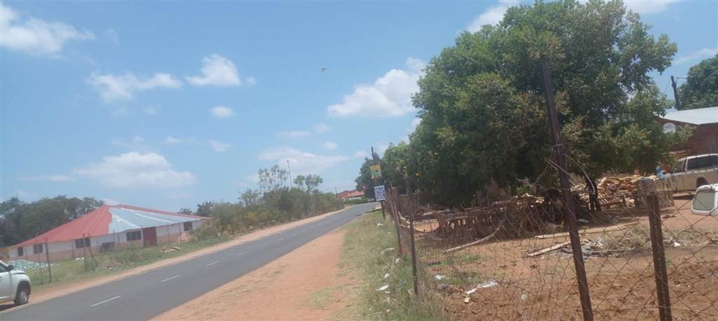 1000 m² Land available in Lethlabile photo number 1