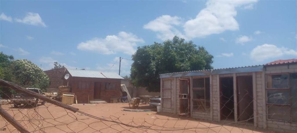 1000 m² Land available in Lethlabile photo number 2