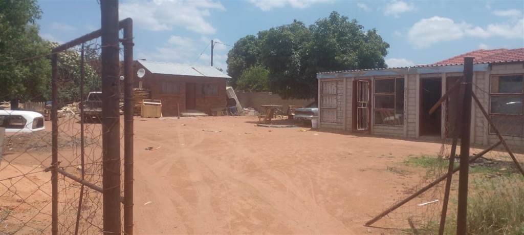 1000 m² Land available in Lethlabile photo number 3