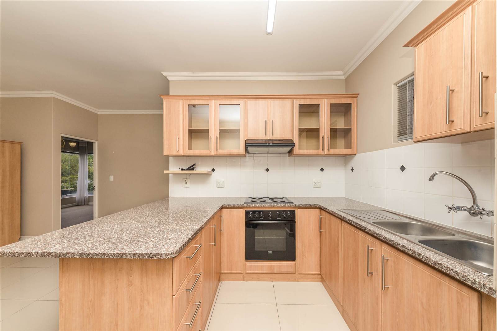 2 Bed Apartment in Durbanville Central photo number 1