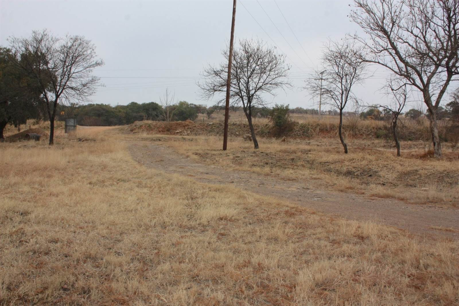 65 ha Land available in Hartbeespoort Dam photo number 2