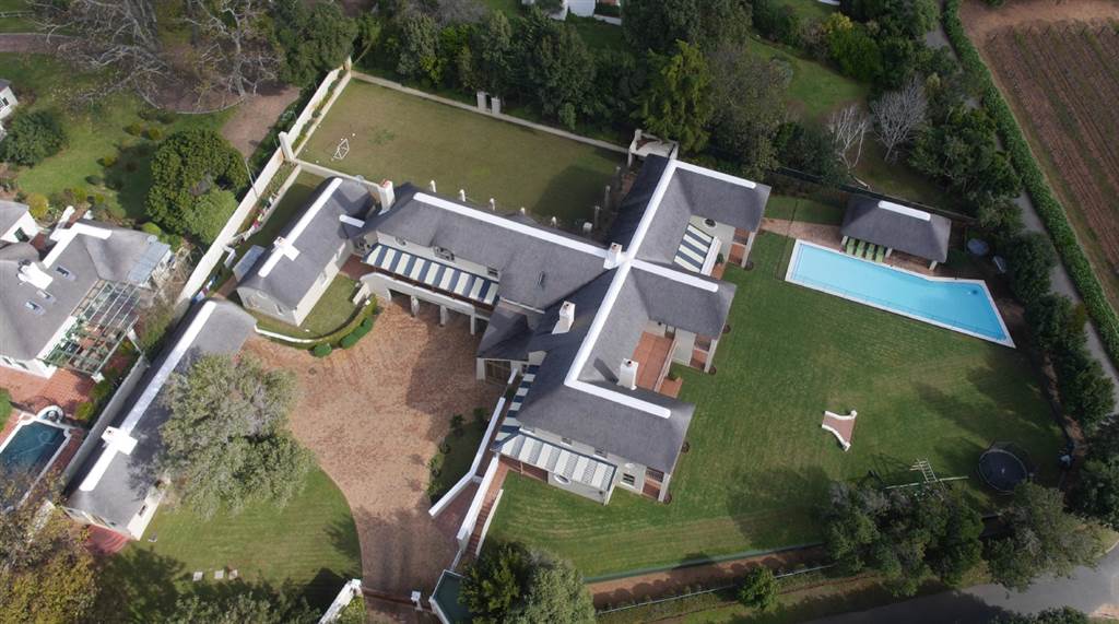 9 Bed House in Constantia photo number 3