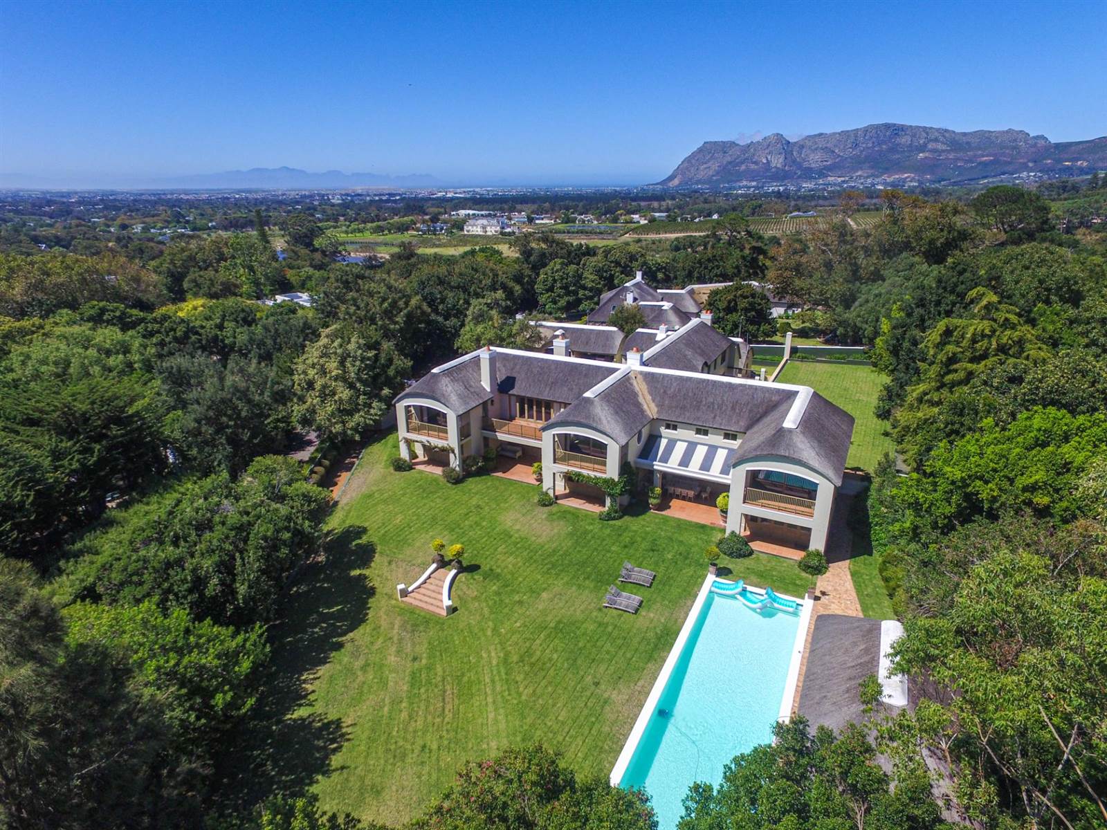 9 Bed House in Constantia photo number 4