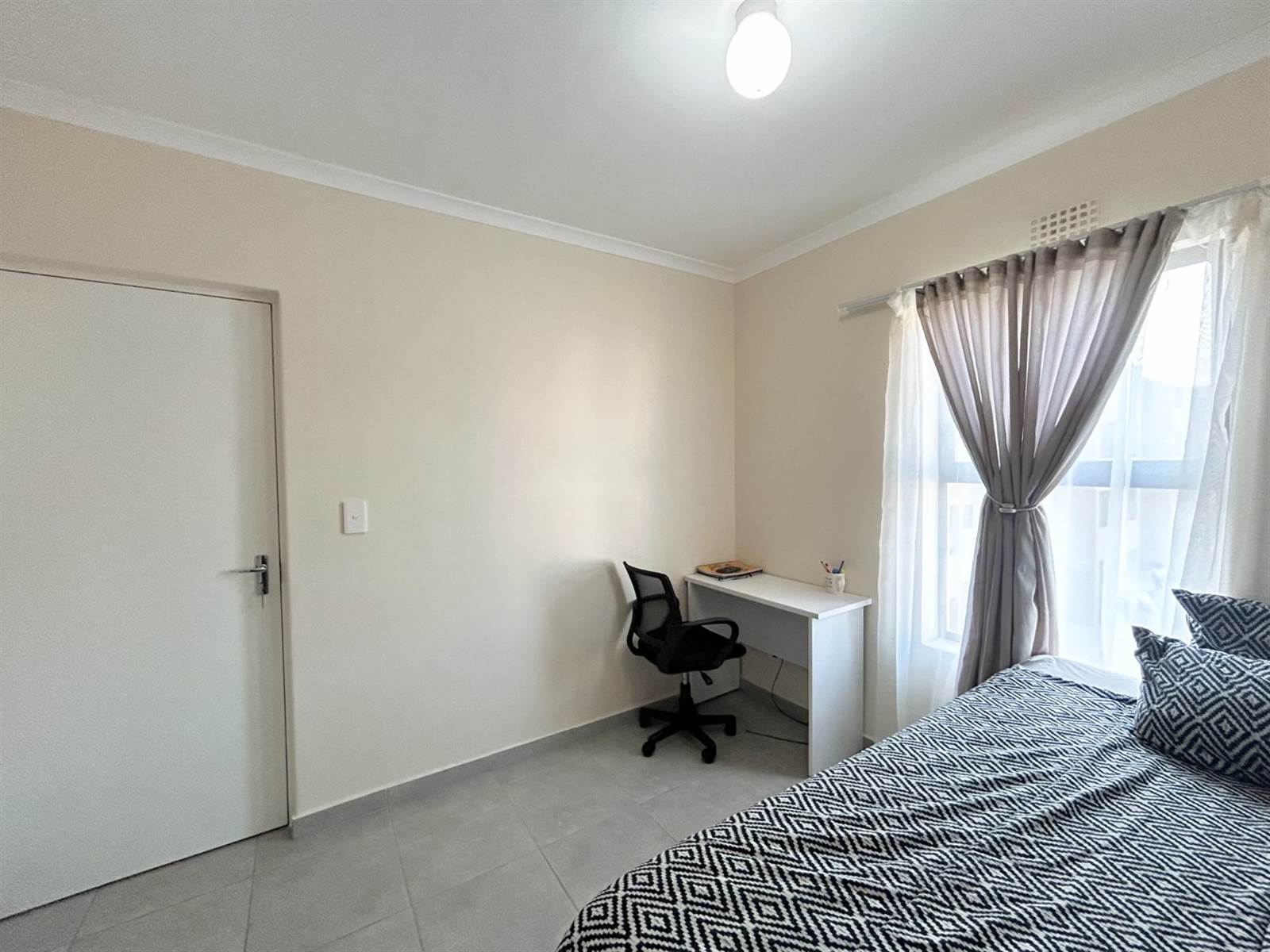 2 Bed Apartment in Parklands photo number 19
