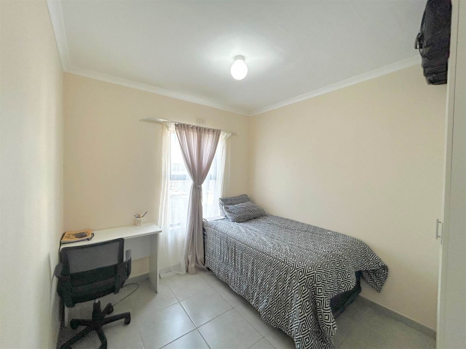 2 Bed Apartment in Parklands photo number 15