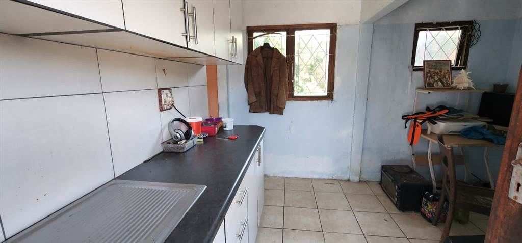 3 Bed House in Uvongo photo number 11