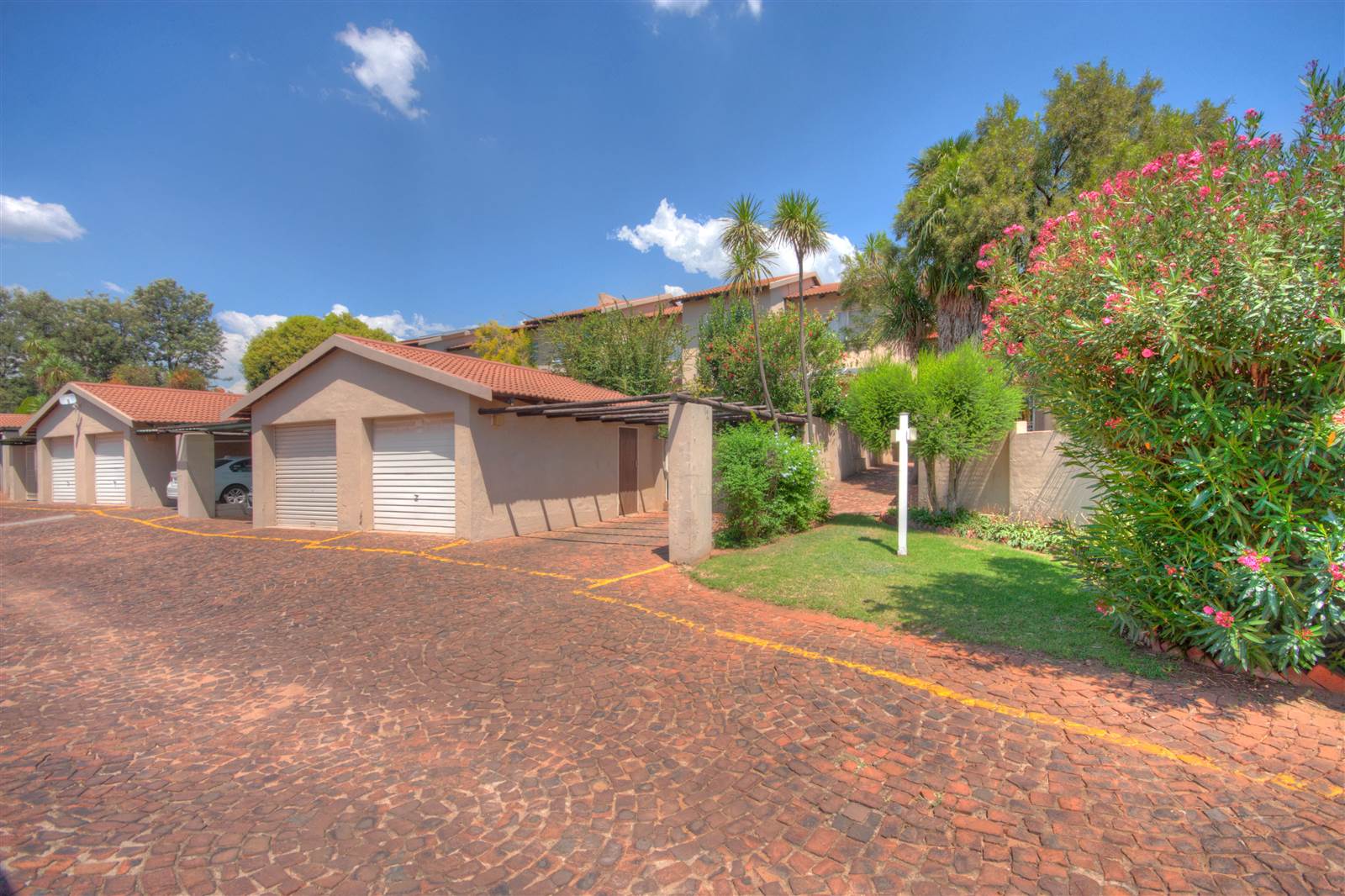 4 Bed Townhouse in Corlett Gardens photo number 19