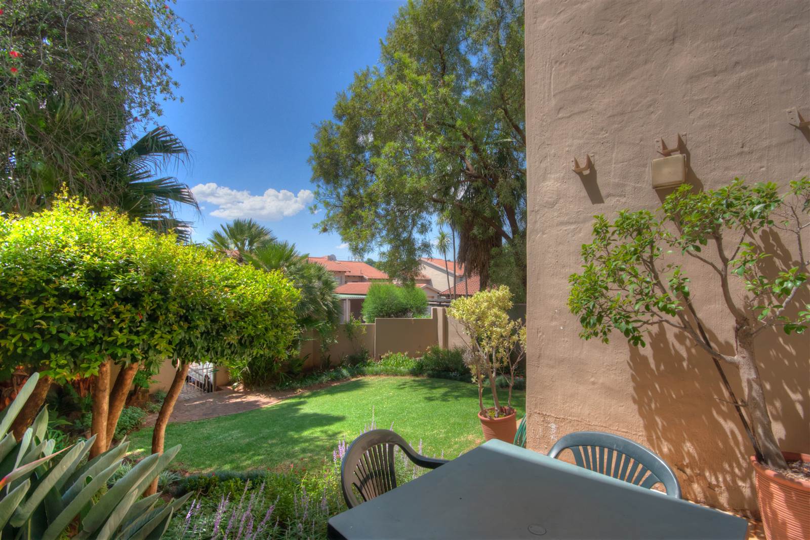 4 Bed Townhouse in Corlett Gardens photo number 3