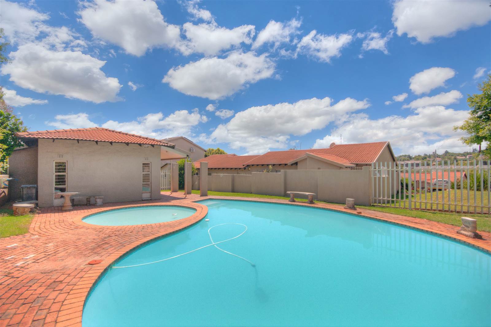 4 Bed Townhouse in Corlett Gardens photo number 21
