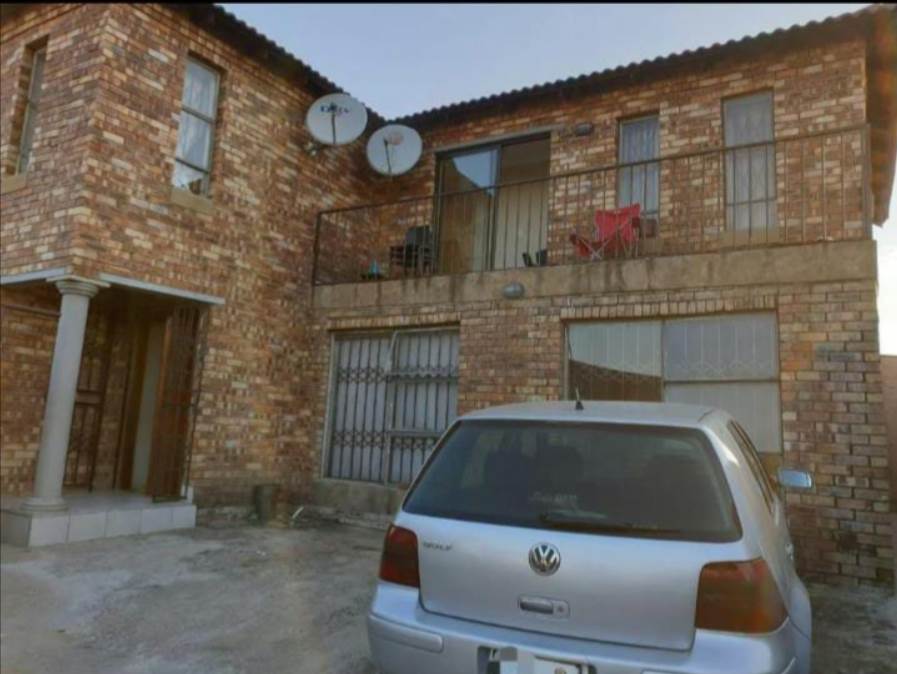 15 Bed House in Tembisa photo number 2