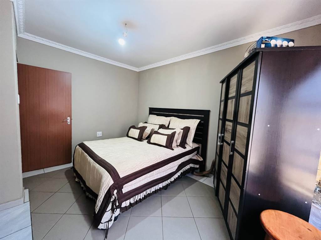 5 Bed House in Daveyton photo number 14