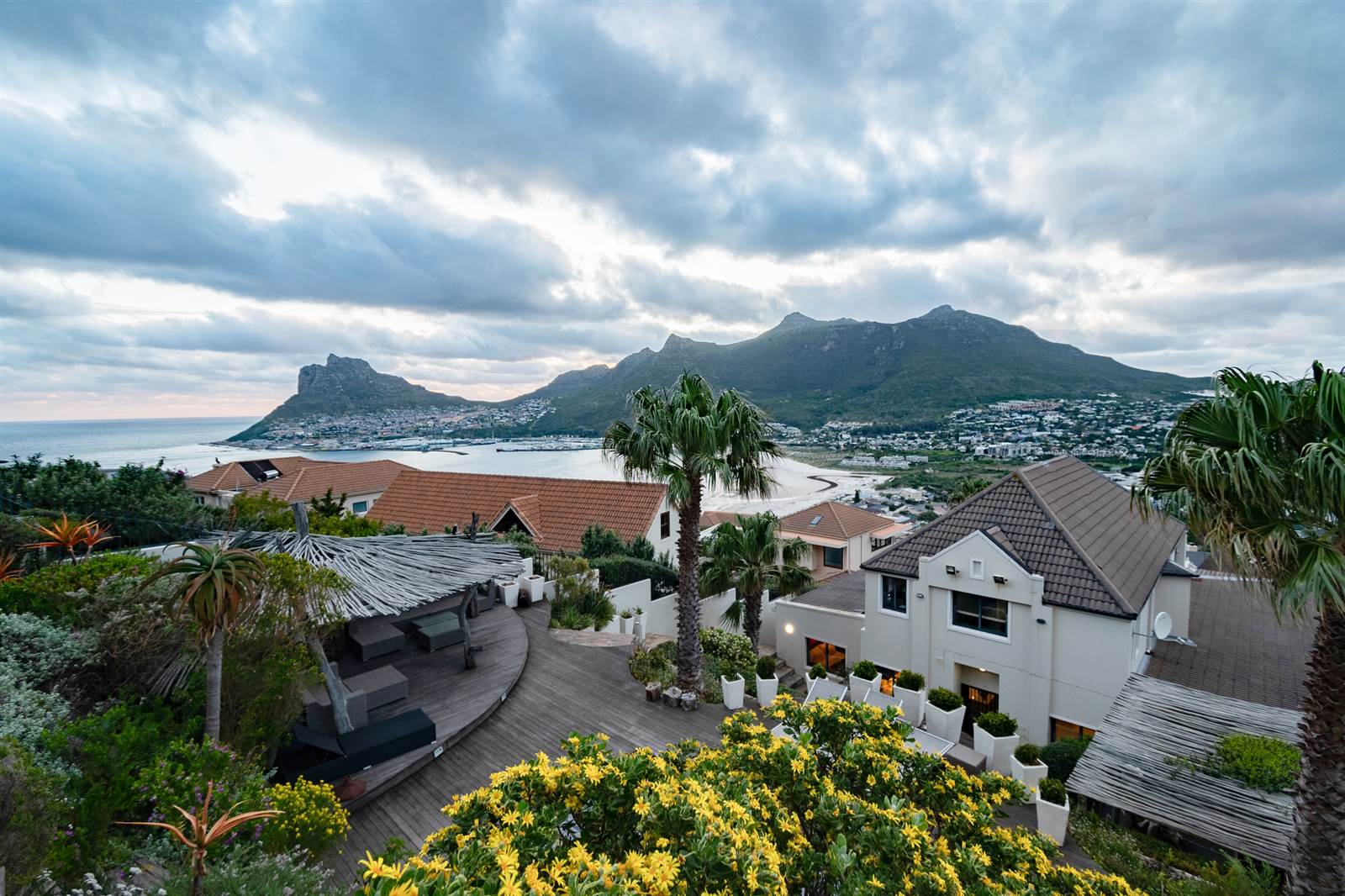 4 Bed House in Hout Bay and surrounds photo number 2