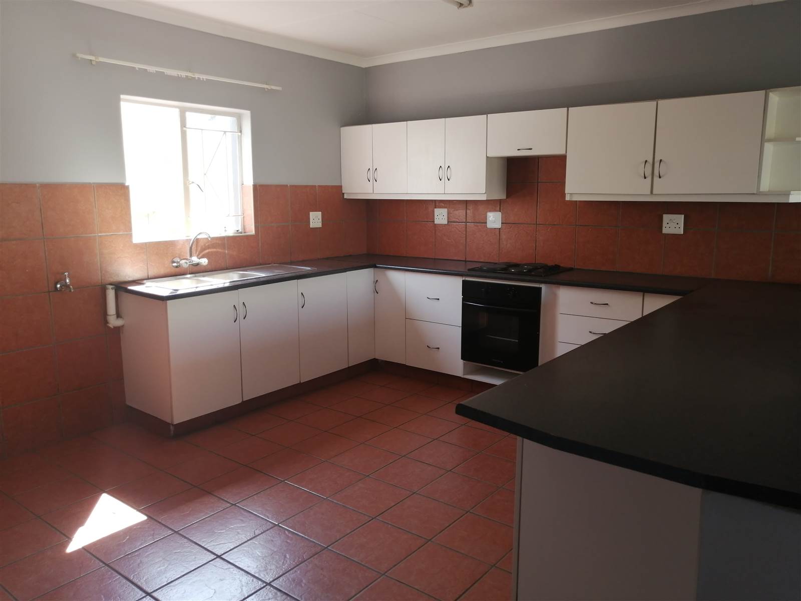 3 Bed Apartment in Lydenburg photo number 1