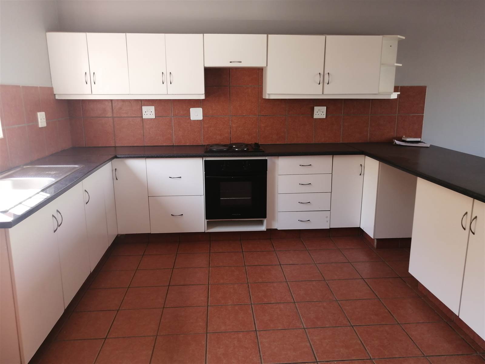 3 Bed Apartment in Lydenburg photo number 3