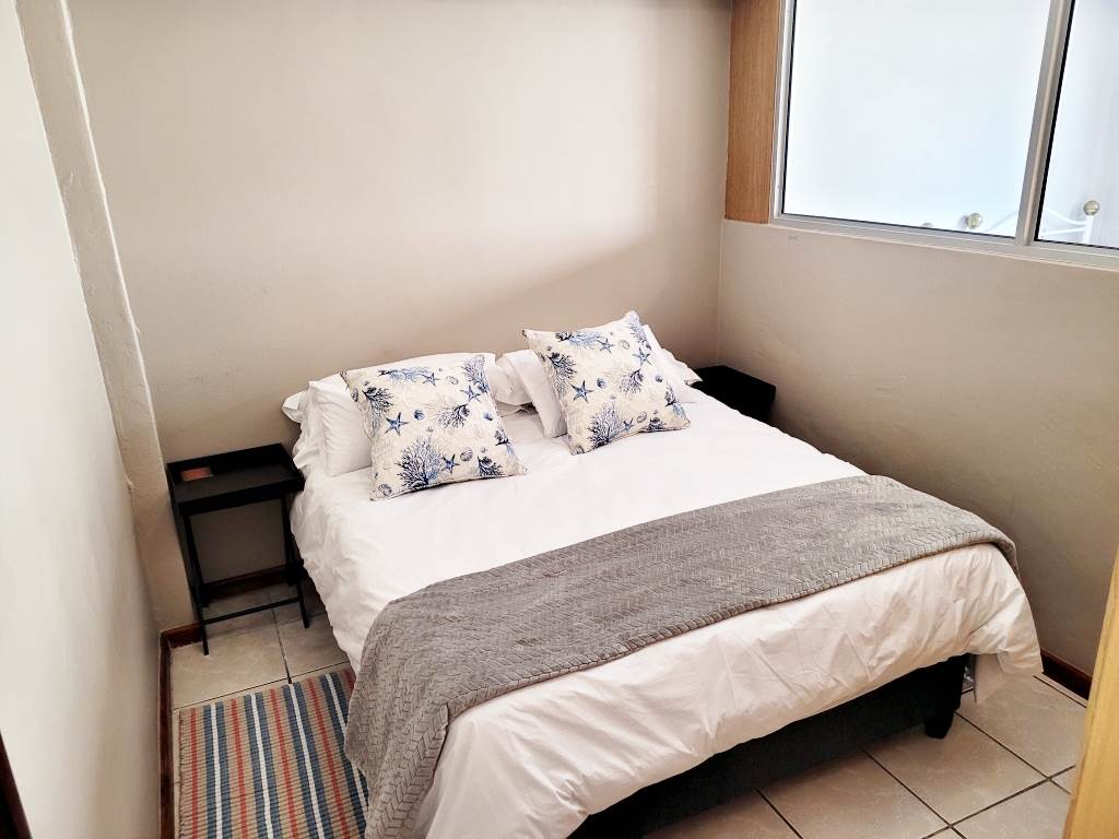 2 Bed Apartment in Struisbaai photo number 10