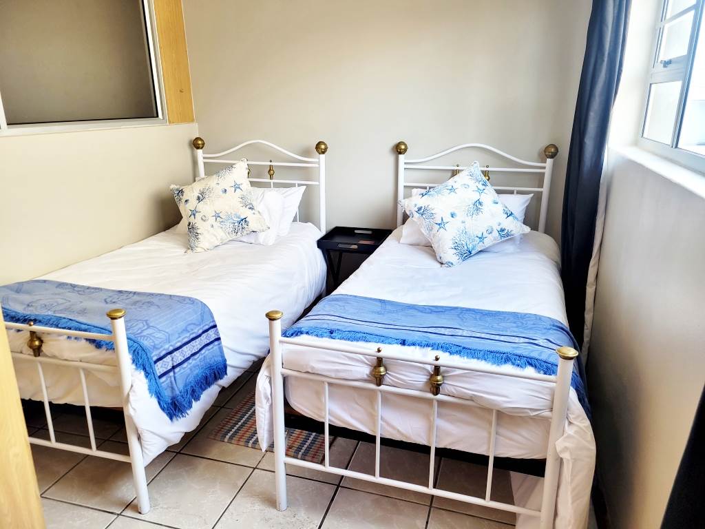 2 Bed Apartment in Struisbaai photo number 11