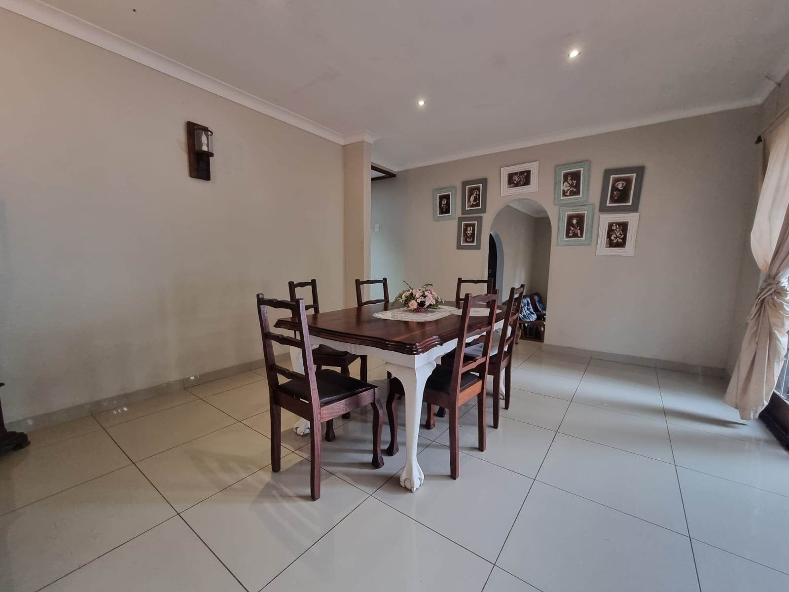 4 Bed House in Scottburgh South photo number 9