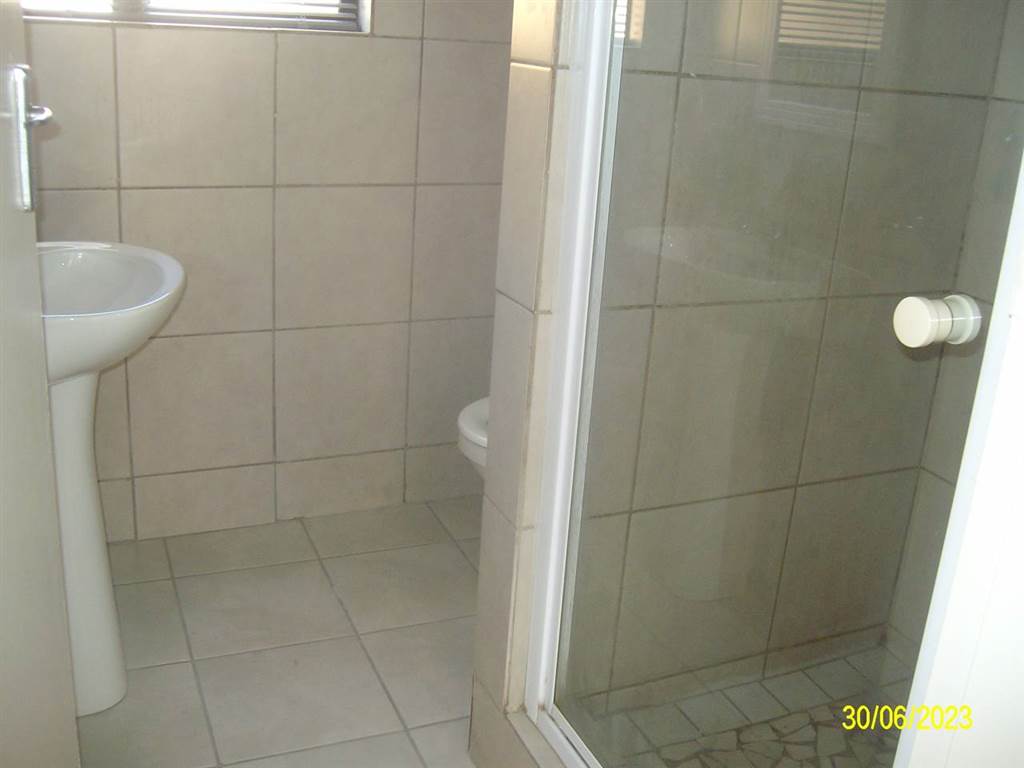 3 Bed Townhouse in Cruywagenpark photo number 15