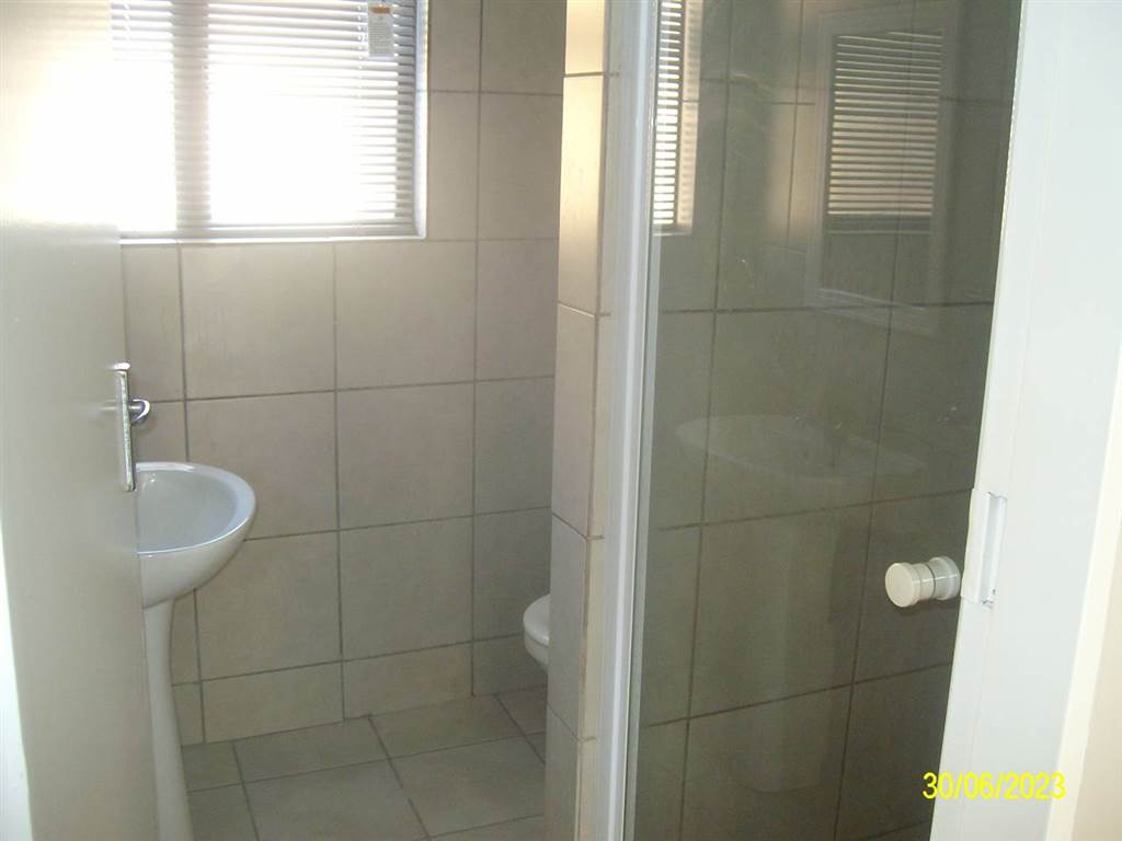 3 Bed Townhouse in Cruywagenpark photo number 14
