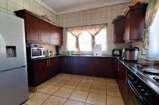 4 Bed House in Middelburg Central photo number 5