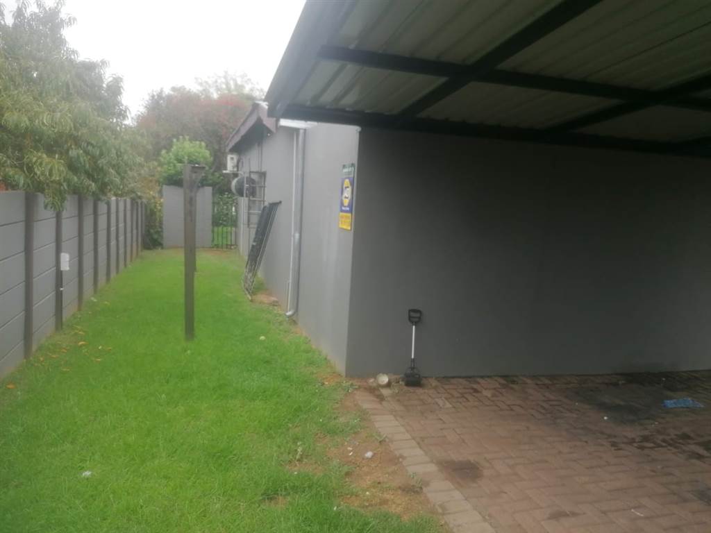 4 Bed House in Middelburg Central photo number 18