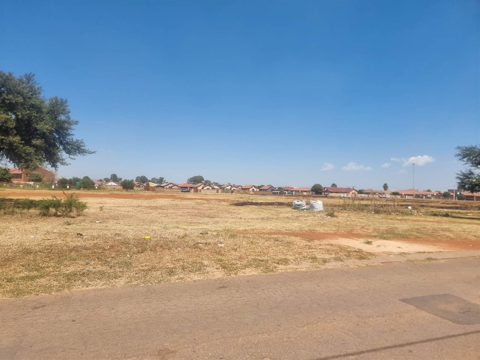 3300 m² Land available in Vosloorus photo number 2