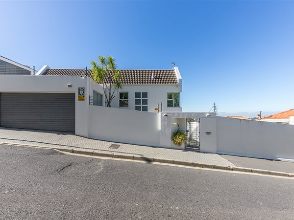 4 Bedroom House 4 Bedroom House