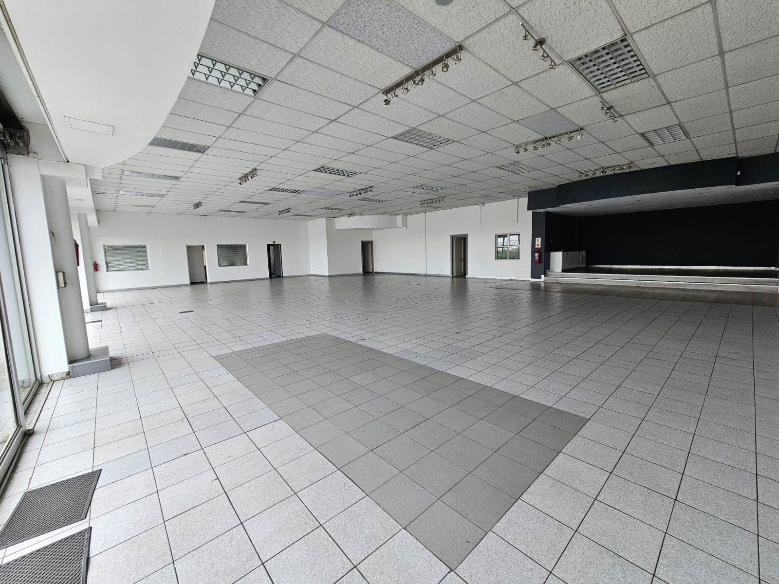 1367.5  m² Retail Space in Paarden Eiland photo number 2
