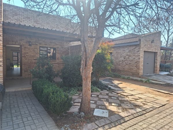 3 Bedroom Townhouse 3 Bedroom Townhouse