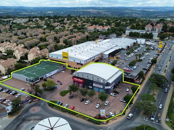 3696  m² Commercial space in Fourways