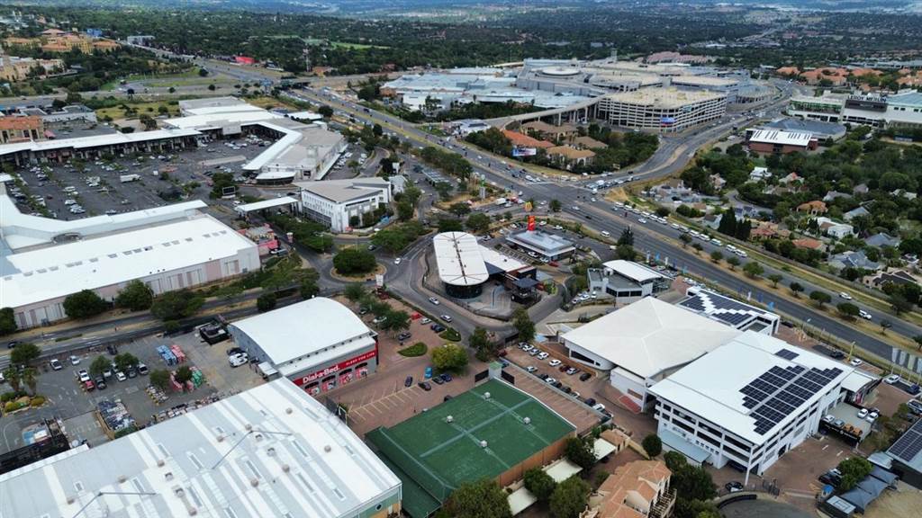 3696  m² Commercial space in Fourways photo number 9