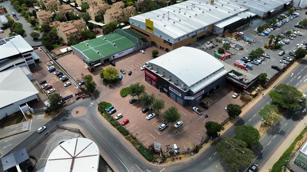 3696  m² Commercial space in Fourways photo number 8
