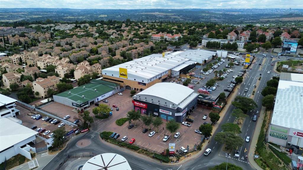3696  m² Commercial space in Fourways photo number 11